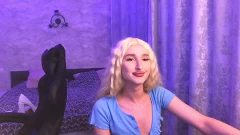 honey_sunset online show from 15, 9, 2025