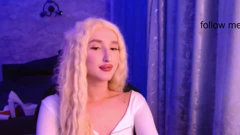 honey_sunset online show from 7, 11, 2025