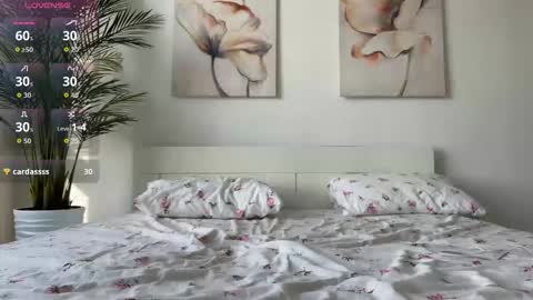 Snapshot of honey_wooman chatting on 26, 3, 2026 Mia online show from 26, 3, 2026