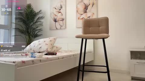 Snapshot of honey_wooman chatting on 11, 4, 2026 Mia online show from 11, 4, 2026