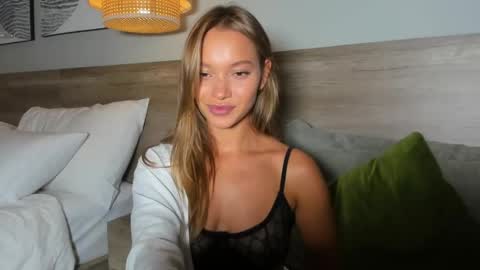 Snapshot of honeybae3 chatting on 23, 4, 2026 Kira Instagram asaphoney Fansly asaphoney online show from 23, 4, 2026