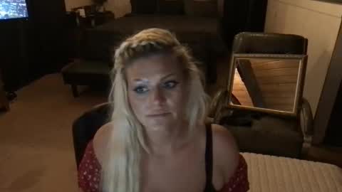 Snapshot of honeybuhnny chatting on 27, 3, 2026 honeybuhnny online show from 27, 3, 2026