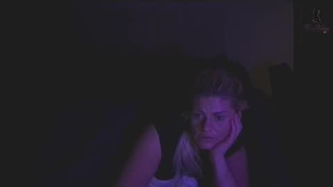 Snapshot of honeybuhnny chatting on 11, 4, 2026 honeybuhnny online show from 11, 4, 2026