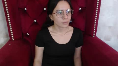 Snapshot of honeybuu_ chatting on 11, 11, 2025 Emily online show from 11, 11, 2025