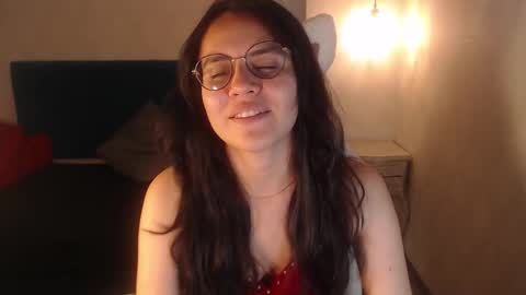 Snapshot of honeybuu_ chatting on 16, 3, 2026 Emily online show from 16, 3, 2026