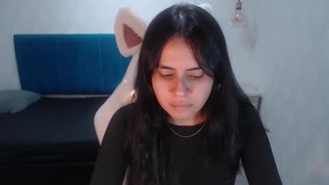 Snapshot of honeybuu_ chatting on 22, 3, 2026 Emily online show from 22, 3, 2026