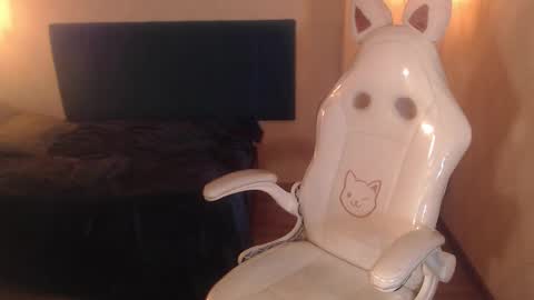 Snapshot of honeybuu_ chatting on 25, 3, 2026 Emily online show from 25, 3, 2026