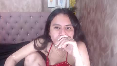 Snapshot of honeybuu_ chatting on 18, 4, 2026 Emily online show from 18, 4, 2026