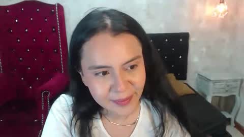 Snapshot of honeybuu_ chatting on 22, 4, 2026 Emily online show from 22, 4, 2026