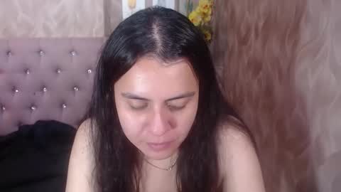 Snapshot of honeybuu_ chatting on 23, 4, 2026 Emily online show from 23, 4, 2026