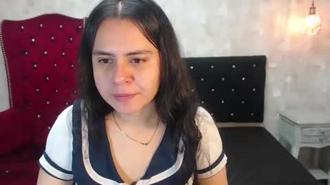 Snapshot of honeybuu_ chatting on 24, 4, 2026 Emily online show from 24, 4, 2026