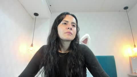 Snapshot of honeybuu_ chatting on 9, 7, 2026 Emily online show from 9, 7, 2026