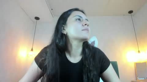 Snapshot of honeybuu_ chatting on 19, 7, 2026 Emily online show from 19, 7, 2026