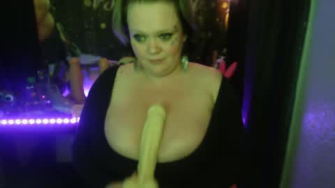 Snapshot of honeychambers chatting on 9, 4, 2026 honeychambers online show from 9, 4, 2026