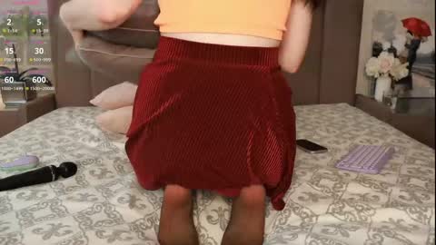 Snapshot of honeyed_poison chatting on 25, 5, 2026 Caroline online show from 25, 5, 2026