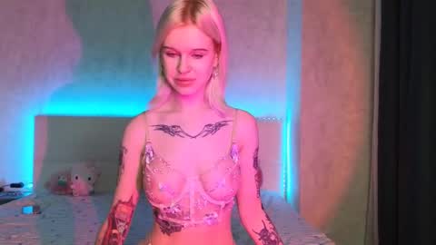 Snapshot of honeygold__ chatting on 10, 10, 2025 Lisa online show from 10, 10, 2025