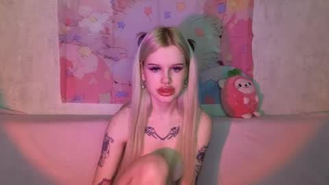 Snapshot of honeygold__ chatting on 22, 11, 2025 Lisa online show from 22, 11, 2025