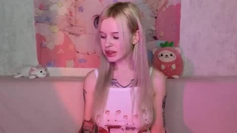 Snapshot of honeygold__ chatting on 23, 12, 2025 Lisa online show from 23, 12, 2025