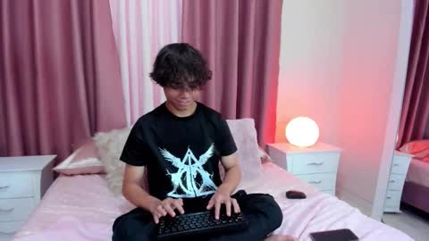 Snapshot of honeymoon_sariel chatting on 16, 10, 2025 honeymoon_sariel online show from 16, 10, 2025