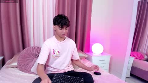 Snapshot of honeymoon_sariel chatting on 22, 10, 2025 honeymoon_sariel online show from 22, 10, 2025