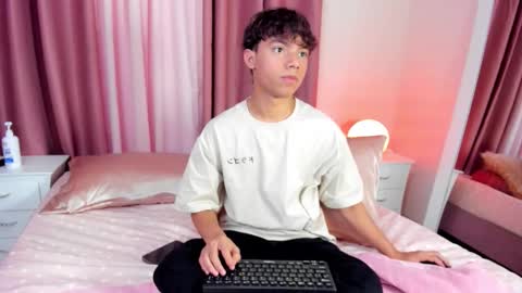 Snapshot of honeymoon_sariel chatting on 9, 11, 2025 honeymoon_sariel online show from 9, 11, 2025