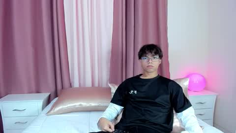 Snapshot of honeymoon_sariel chatting on 1, 12, 2025 honeymoon_sariel online show from 1, 12, 2025