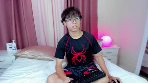 Snapshot of honeymoon_sariel chatting on 13, 12, 2025 honeymoon_sariel online show from 13, 12, 2025