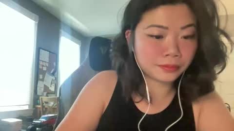 Snapshot of honeysunshineneko chatting on 24, 4, 2026 HoneySunshineNeko online show from 24, 4, 2026
