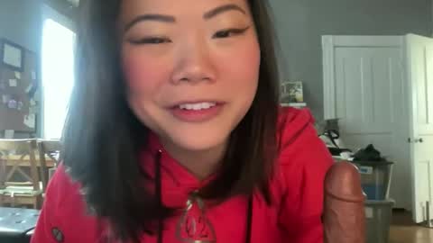 Snapshot of honeysunshineneko chatting on 8, 5, 2026 HoneySunshineNeko online show from 8, 5, 2026