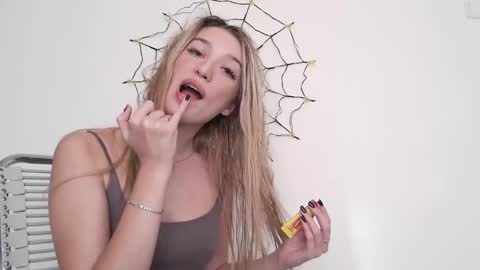 honeyveil online show from 5, 11, 2025