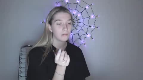 honeyveil online show from 6, 11, 2025