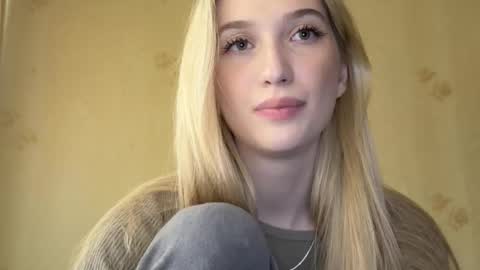honeyveil online show from 17, 5, 2026