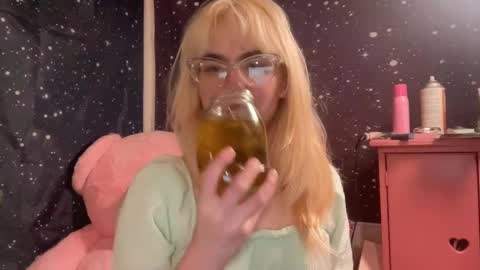 Emi Rose online show from 14, 12, 2024