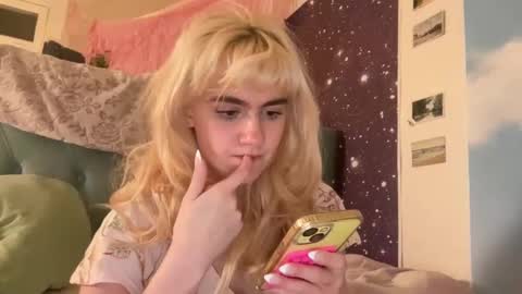 Emi Rose online show from 15, 12, 2024