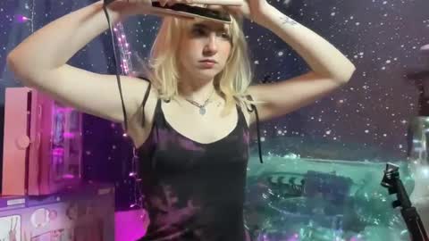 Emi Rose online show from 17, 1, 2025