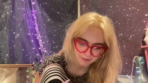 Emi Rose online show from 1, 2, 2025