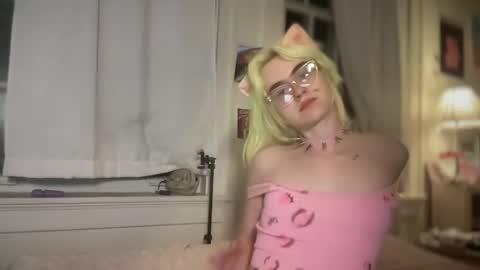 Emi Rose online show from 27, 10, 2025