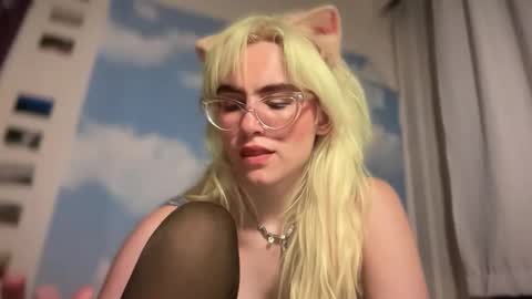 Emi Rose online show from 29, 10, 2025