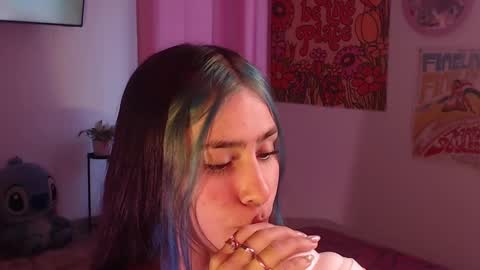 Snapshot of honeyypeaach chatting on 11, 12, 2024    online show from 11, 12, 2024