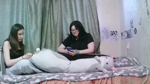 Snapshot of hoollypolly chatting on 27, 4, 2026 Rose and Poly online show from 27, 4, 2026