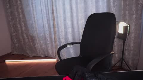 Snapshot of hoot_owl_cb chatting on 21, 3, 2026 Karina online show from 21, 3, 2026