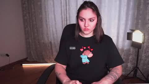 Snapshot of hoot_owl_cb chatting on 4, 4, 2026 Karina online show from 4, 4, 2026