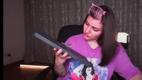 Snapshot of hoot_owl_cb chatting on 5, 4, 2026 Karina online show from 5, 4, 2026