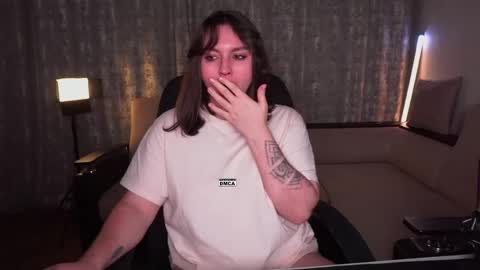 Snapshot of hoot_owl_cb chatting on 5, 5, 2026 Karina online show from 5, 5, 2026