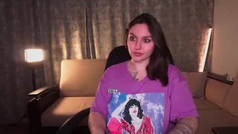 Snapshot of hoot_owl_cb chatting on 8, 5, 2026 Karina online show from 8, 5, 2026