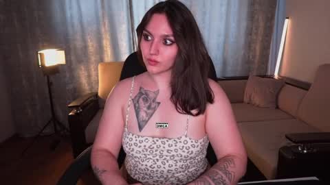 Snapshot of hoot_owl_cb chatting on 22, 5, 2026 Karina online show from 22, 5, 2026