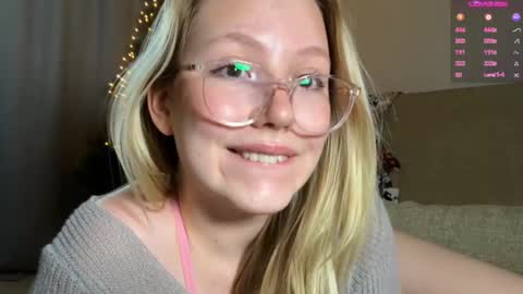 Snapshot of horney_audrey chatting on 18, 12, 2024 Audrey online show from 18, 12, 2024