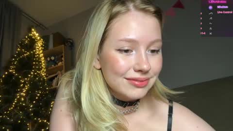 Snapshot of horney_audrey chatting on 20, 12, 2024 Audrey online show from 20, 12, 2024