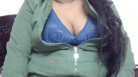 Snapshot of horneydesibabe chatting on 14, 12, 2024 horneydesibabe online show from 14, 12, 2024