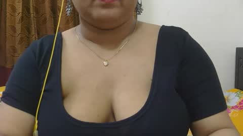 Snapshot of horneydesibabe chatting on 13, 10, 2025 horneydesibabe online show from 13, 10, 2025